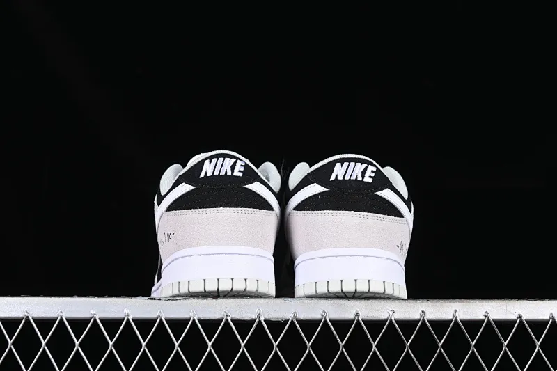 All Categories Nk SB Dunk Series Nk SB Dunk Low Low-top sneakers Cost-effective version Nk Dunk Low Black dust color SB smashed backboard fashion casual sneakers DO9776-001